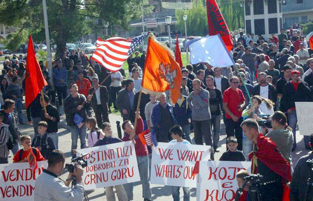 Црни орао може, али не и тробојка: У Скупштину послат спорни Предлог закона о избору и националним знамењима